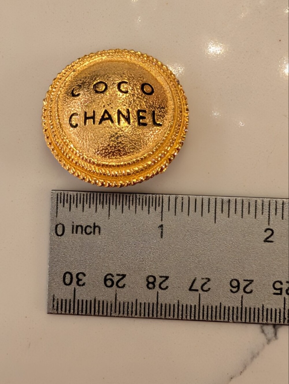 CHANEL Vintage Gold Coco Chanel Logo Clip-On Earrings - Picture 10 of 10